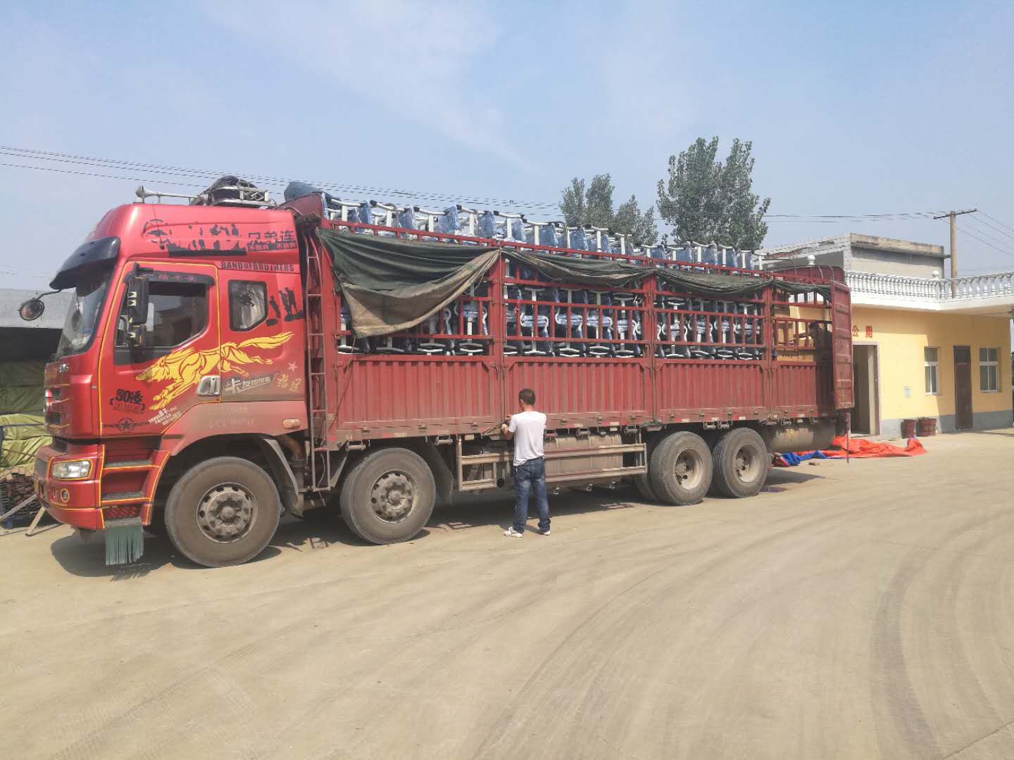 祝賀“睿學(xué)卓藝”課桌椅入駐北京外國語大學(xué)西南附屬學(xué)校！